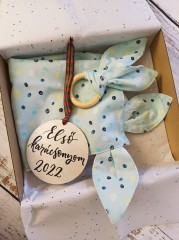 Nyuszifüles baba köszöntő box karácsonyi díszcsomagolással