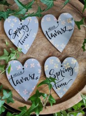 Tavaszi feliratos szív alakú fa táblácskák